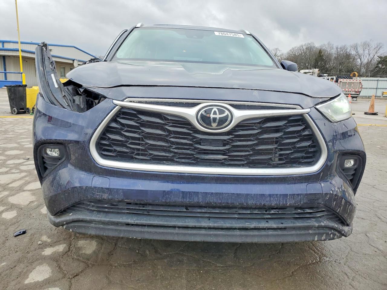 2021 TOYOTA HIGHLANDER XLE photo 9