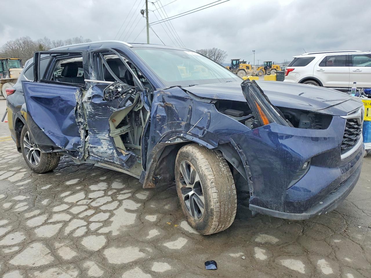 2021 TOYOTA HIGHLANDER XLE photo 7