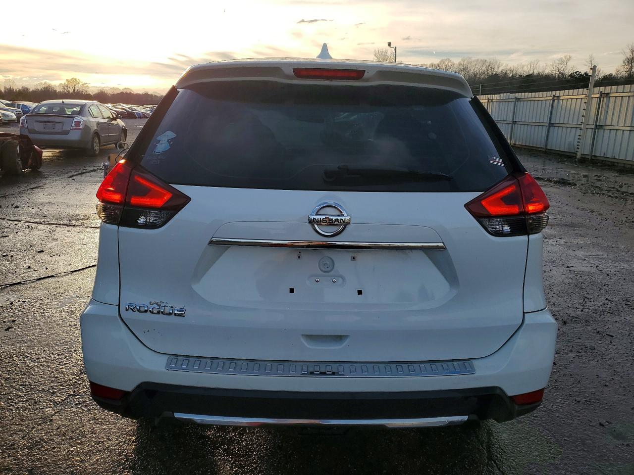 2018 NISSAN ROGUE S photo 11