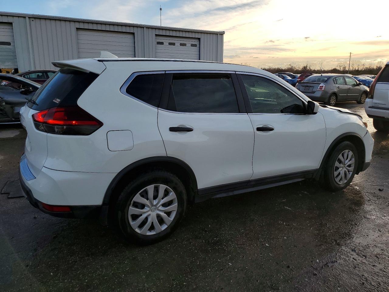 2018 NISSAN ROGUE S photo 5