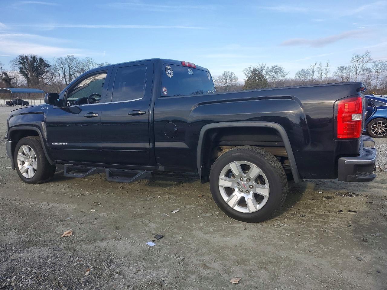 2017 GMC SIERRA photo 2