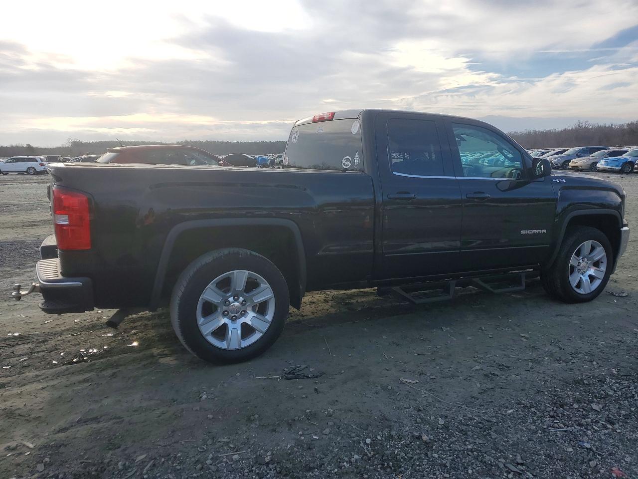 2017 GMC SIERRA photo 3