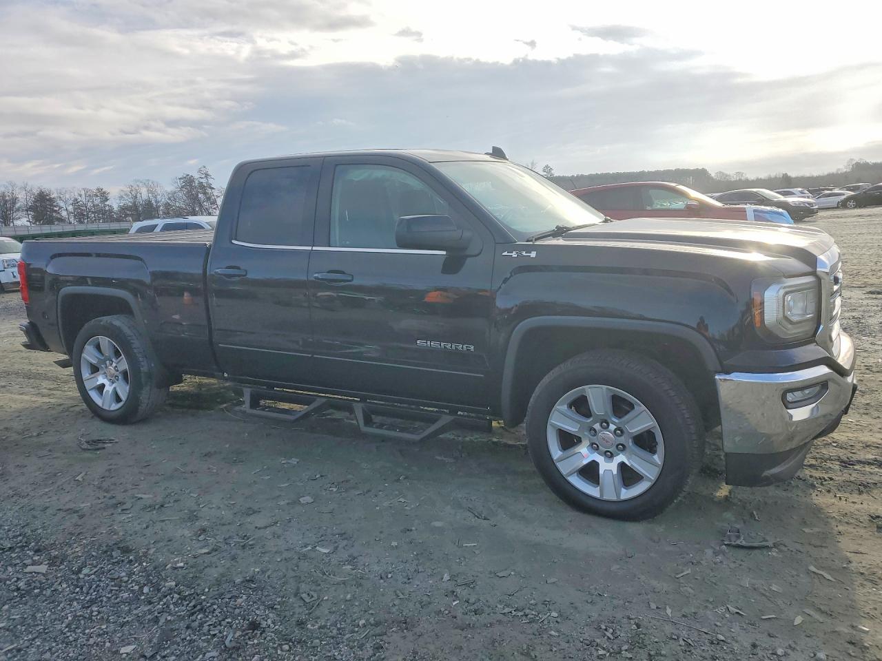 2017 GMC SIERRA photo 4