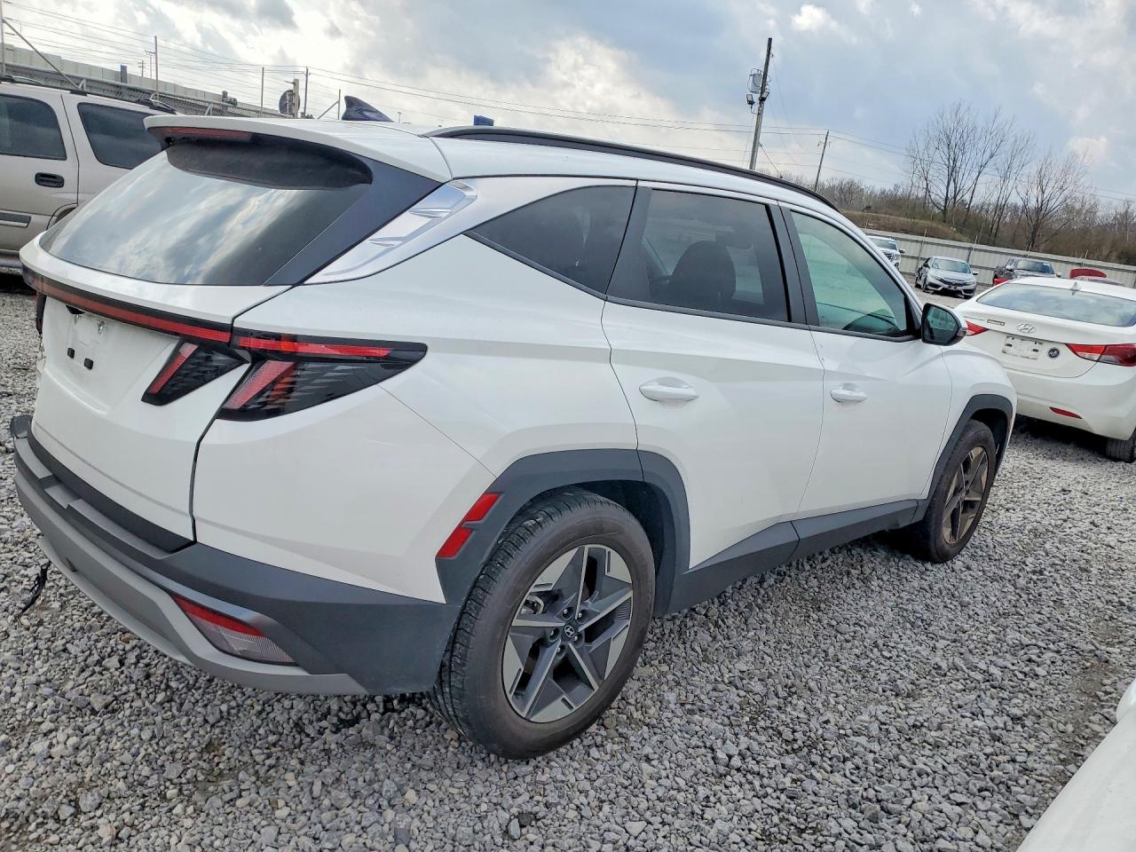 2025 HYUNDAI TUCSON SEL photo 3