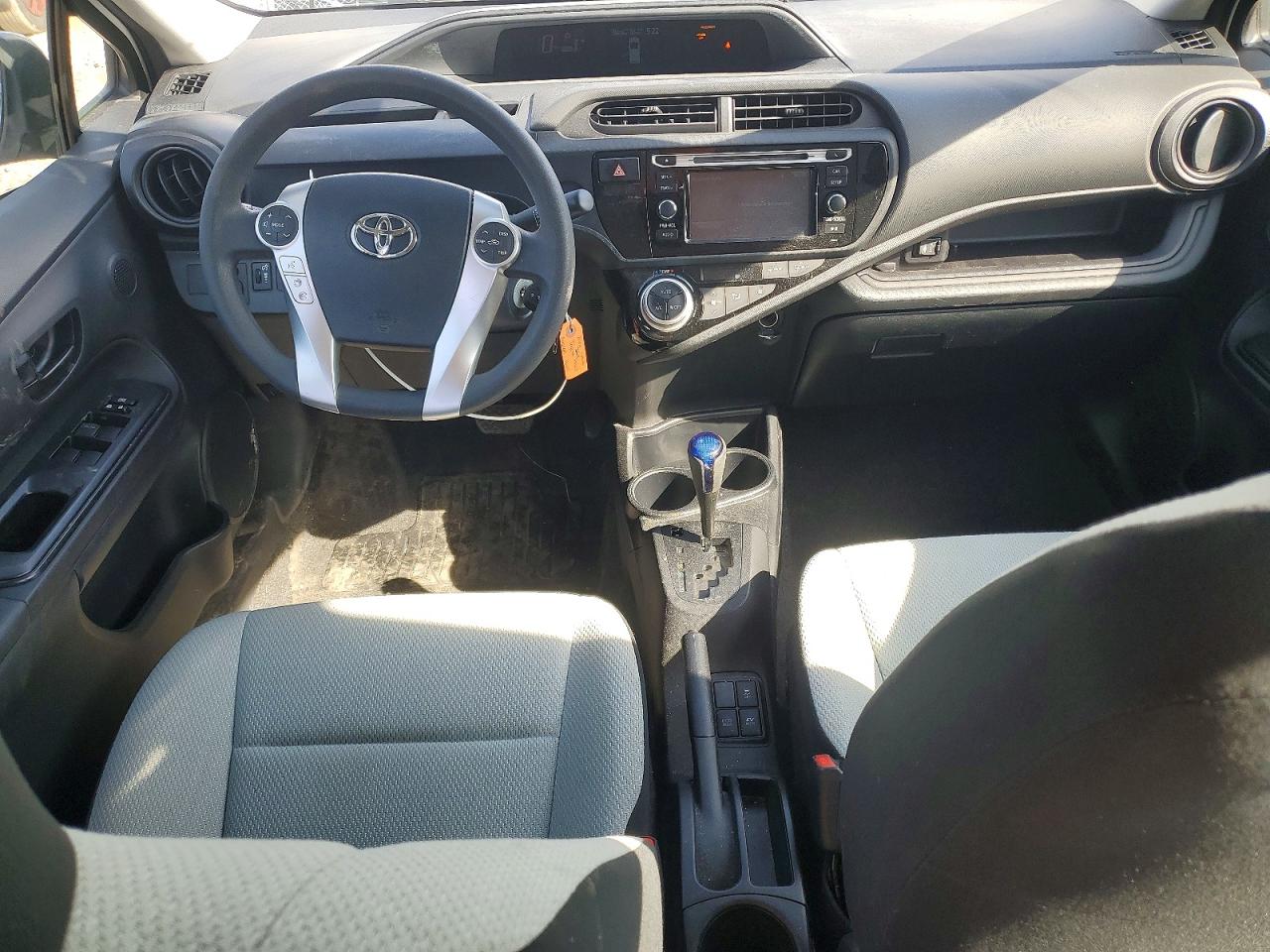 2016 TOYOTA PRIUS C photo 22
