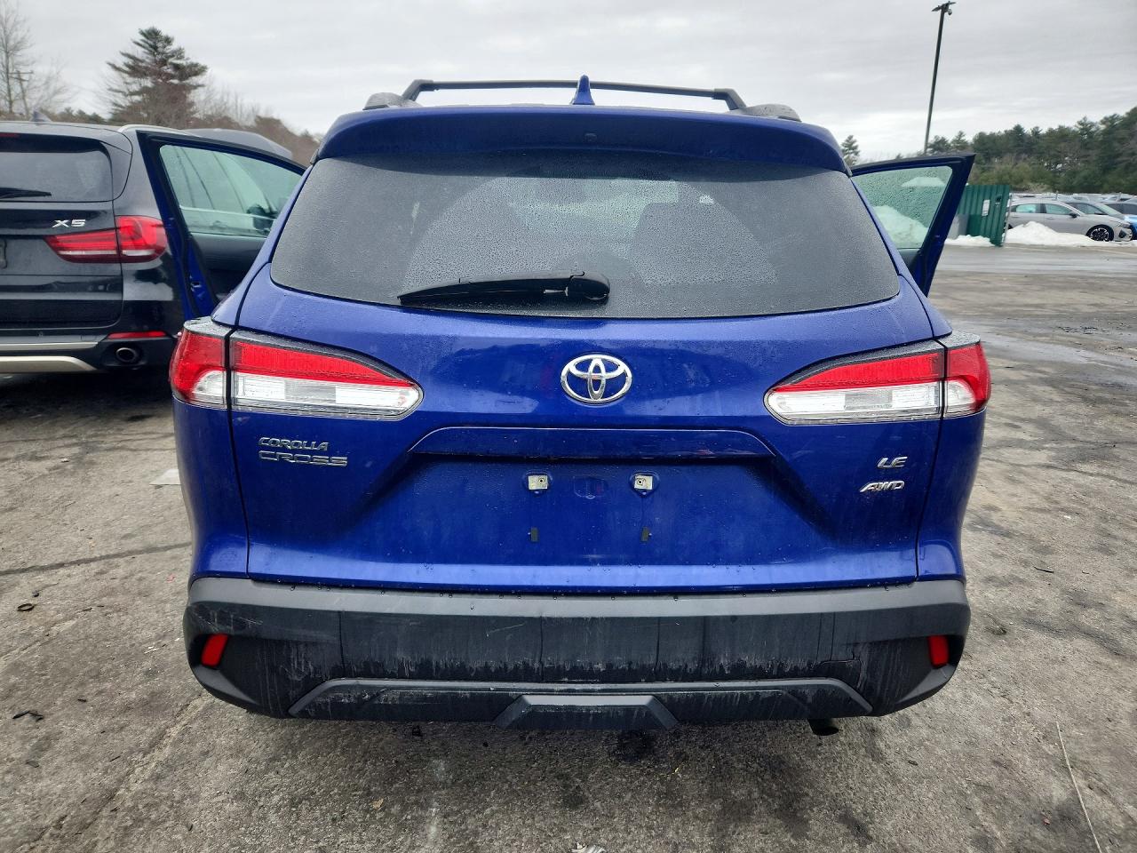 2024 TOYOTA COROLLA CROSS LE photo 11