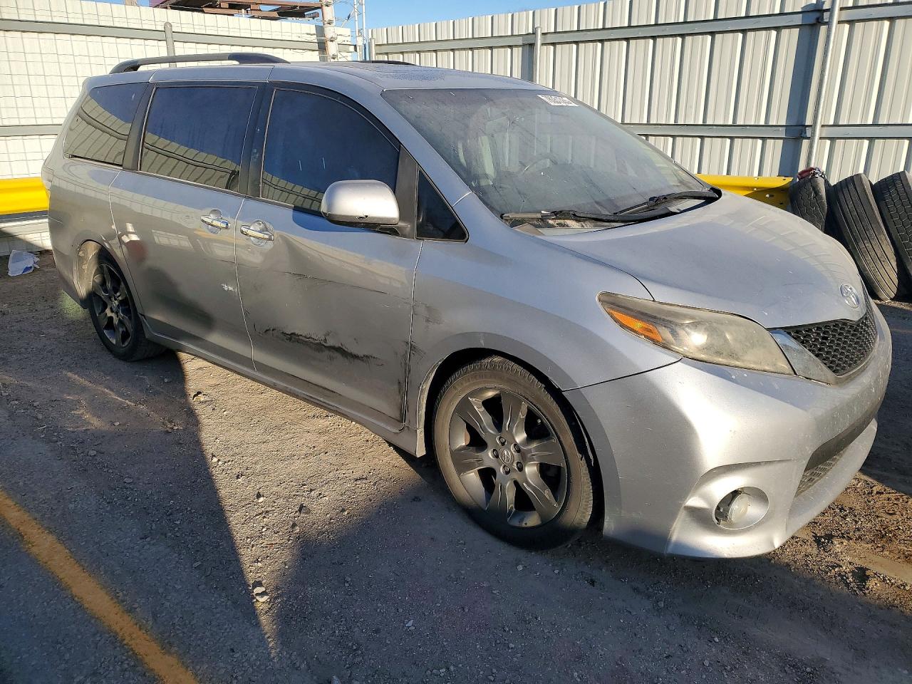 2015 TOYOTA SIENNA SPORT photo 7