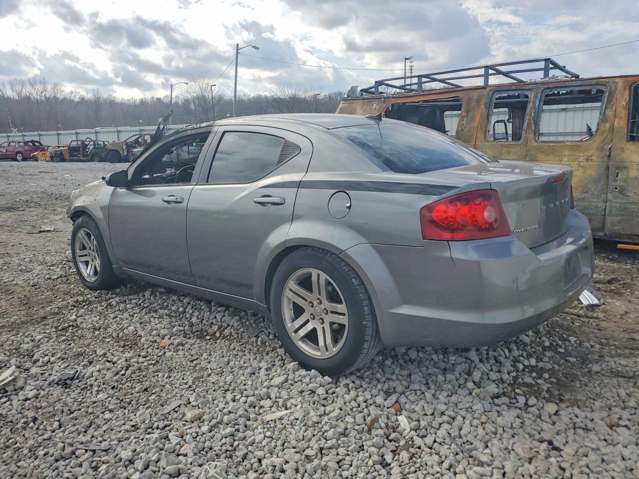 2012 DODGE AVENGER SE photo 2