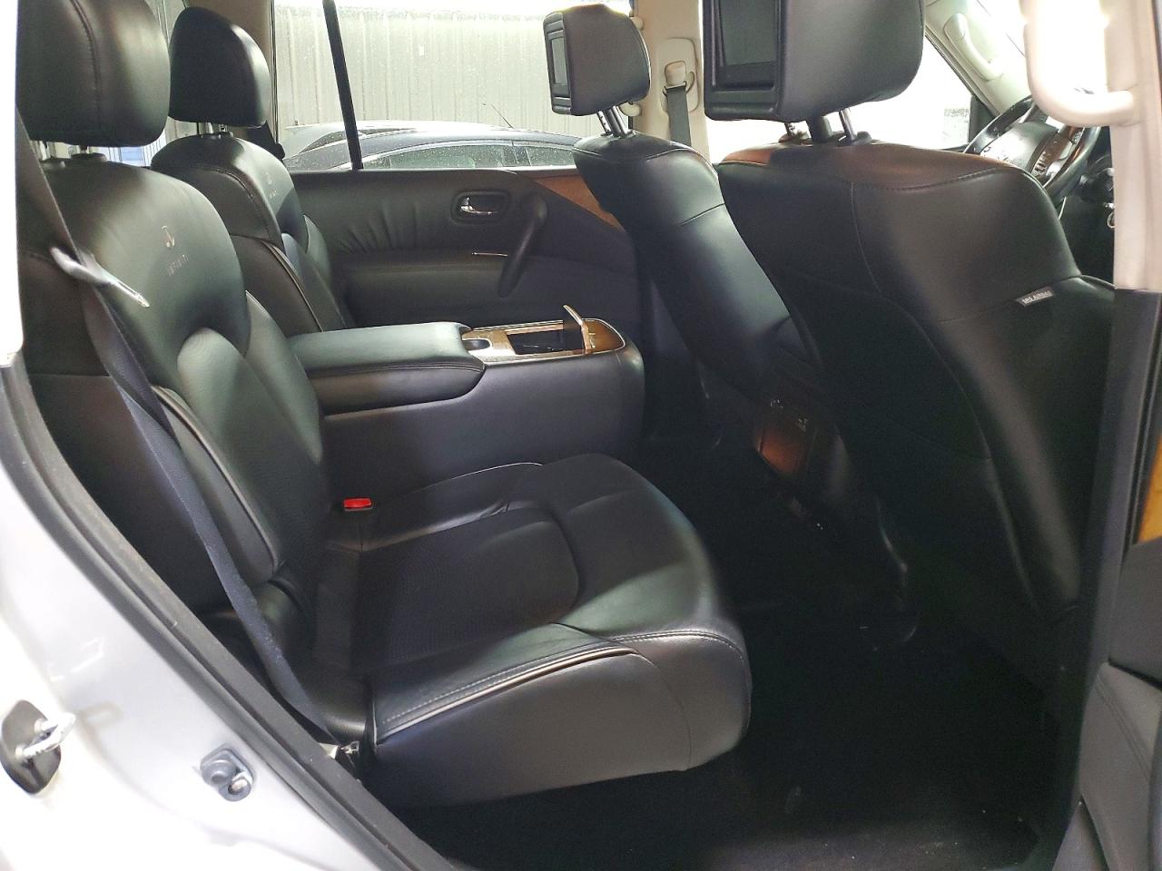 2011 INFINITI QX56 BASE photo 31
