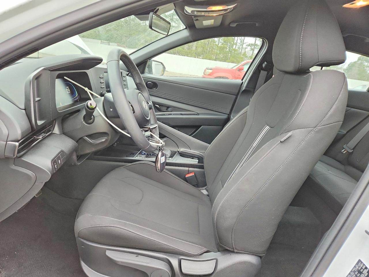 2025 HYUNDAI ELANTRA SEL SPORT photo 7