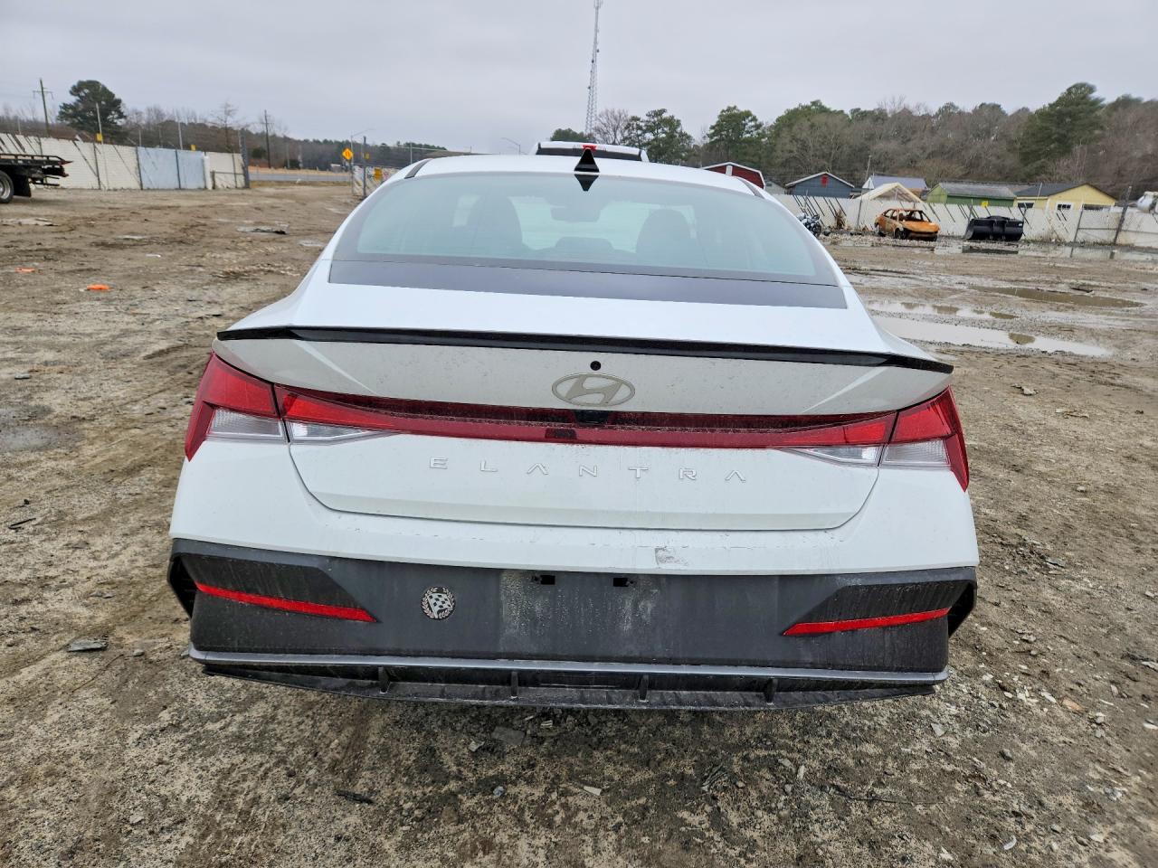 2025 HYUNDAI ELANTRA SEL SPORT photo 6