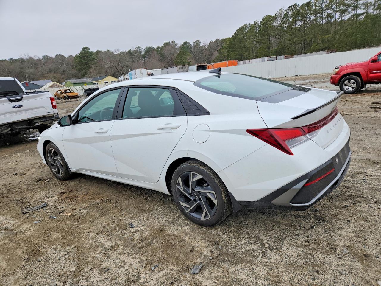 2025 HYUNDAI ELANTRA SEL SPORT photo 2