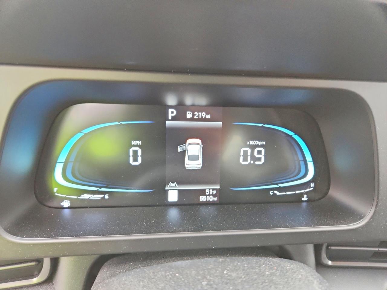 2025 HYUNDAI ELANTRA SEL SPORT photo 9