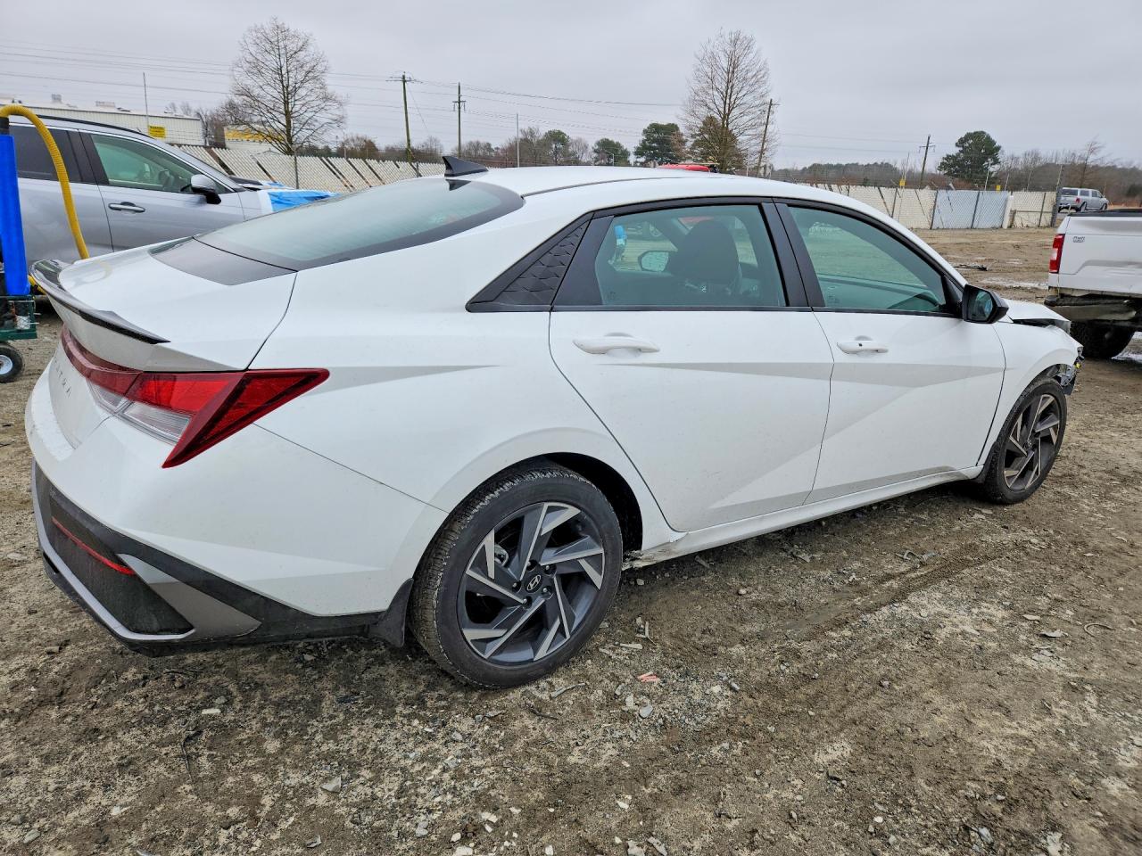 2025 HYUNDAI ELANTRA SEL SPORT photo 3