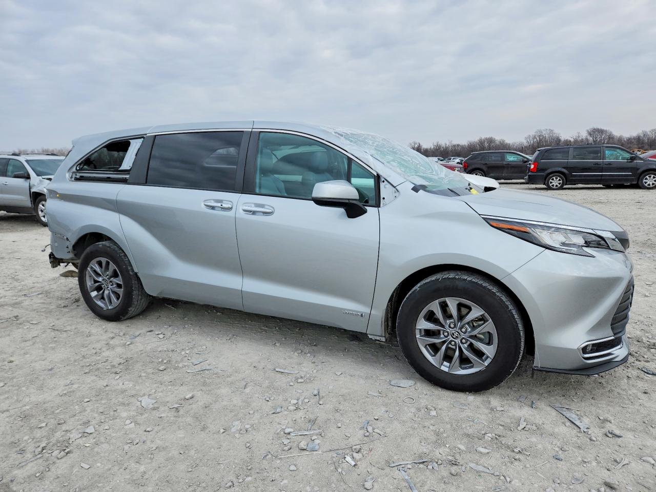 2021 TOYOTA SIENNA photo 4