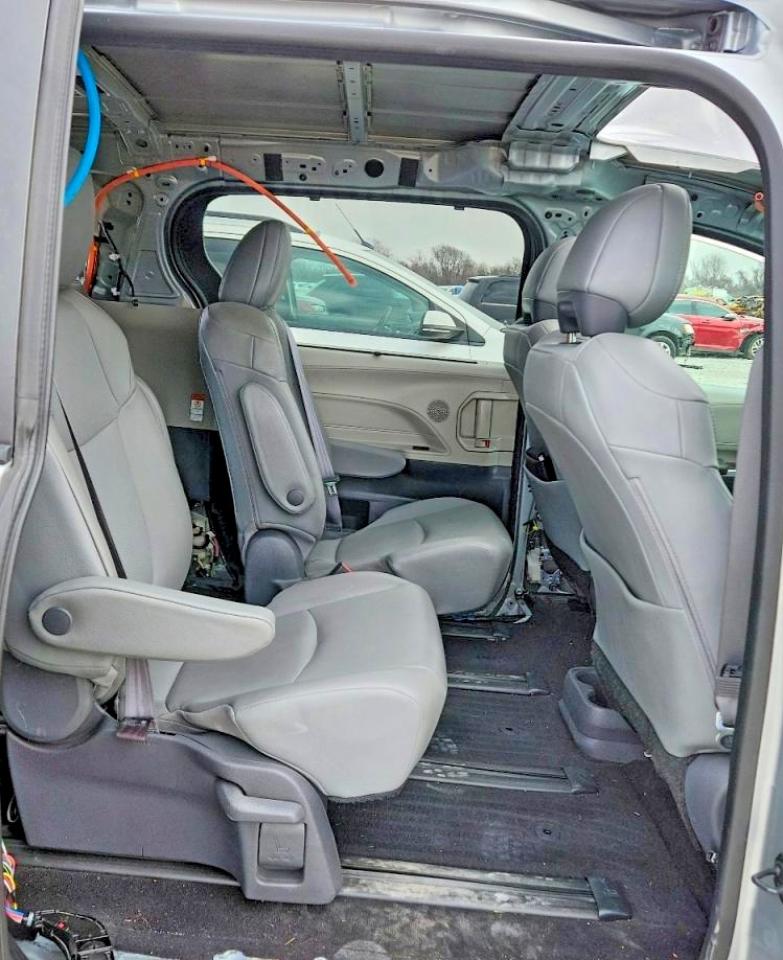 2021 TOYOTA SIENNA photo 11