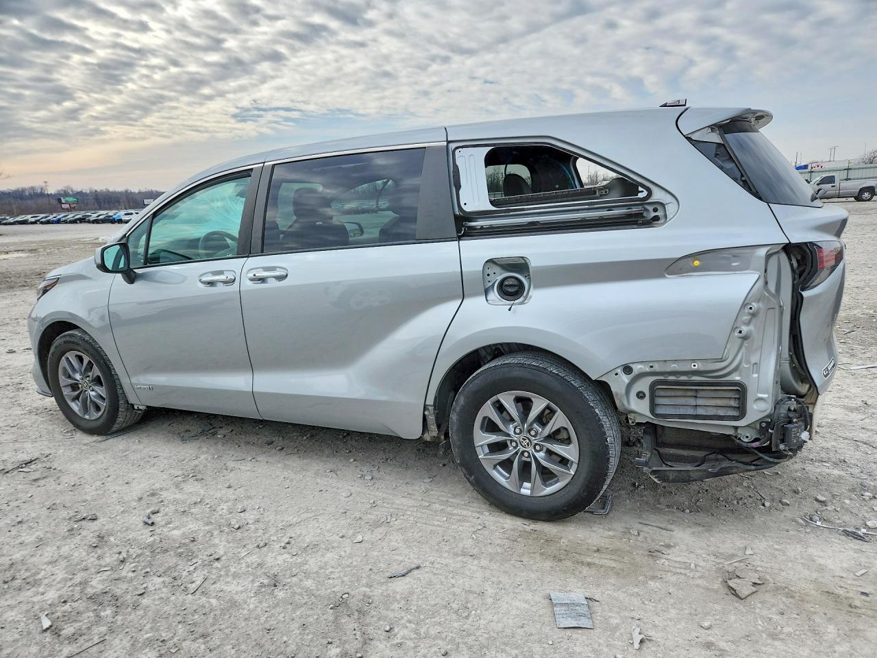 2021 TOYOTA SIENNA photo 2