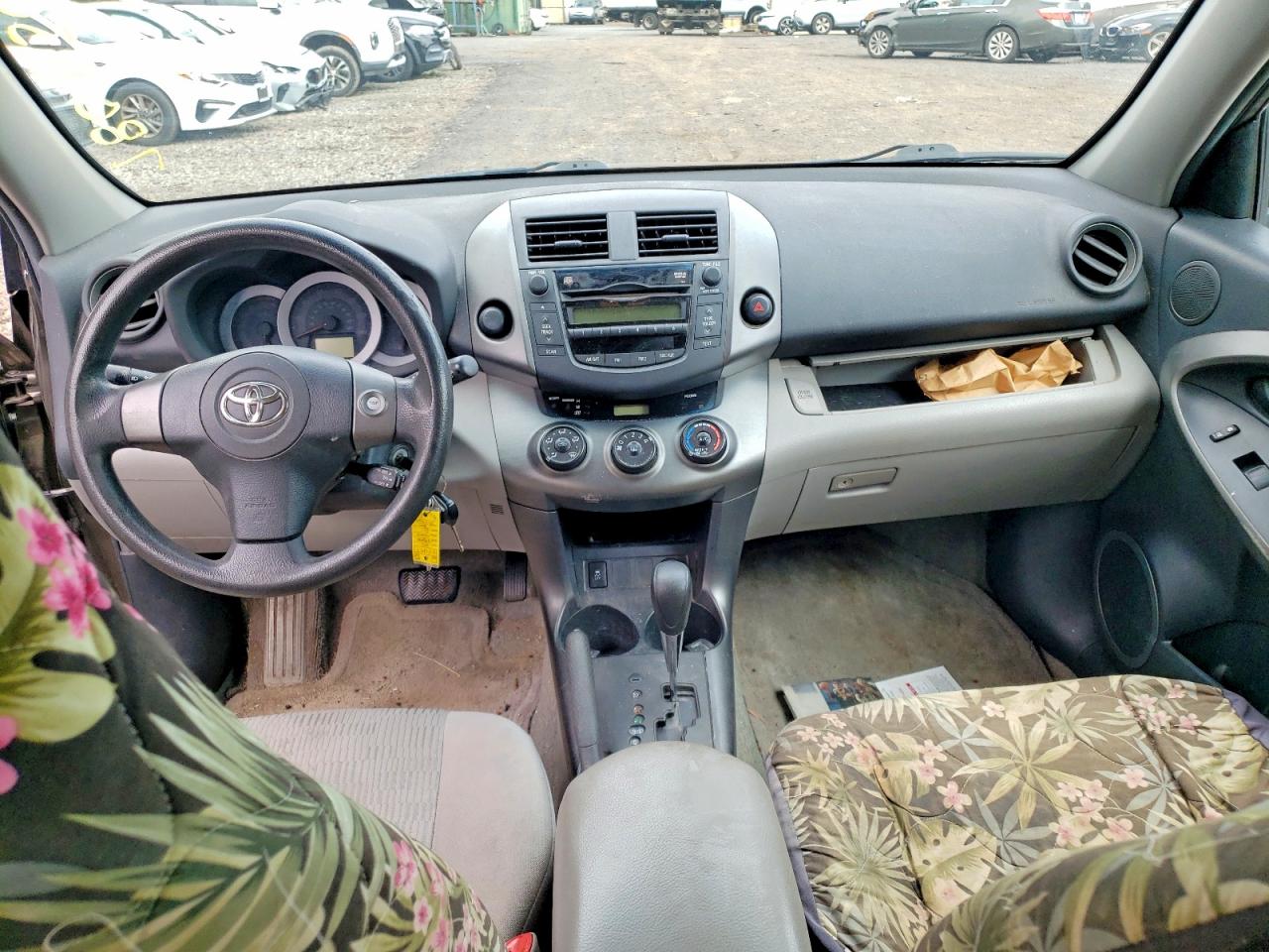 2011 TOYOTA RAV4 photo 8