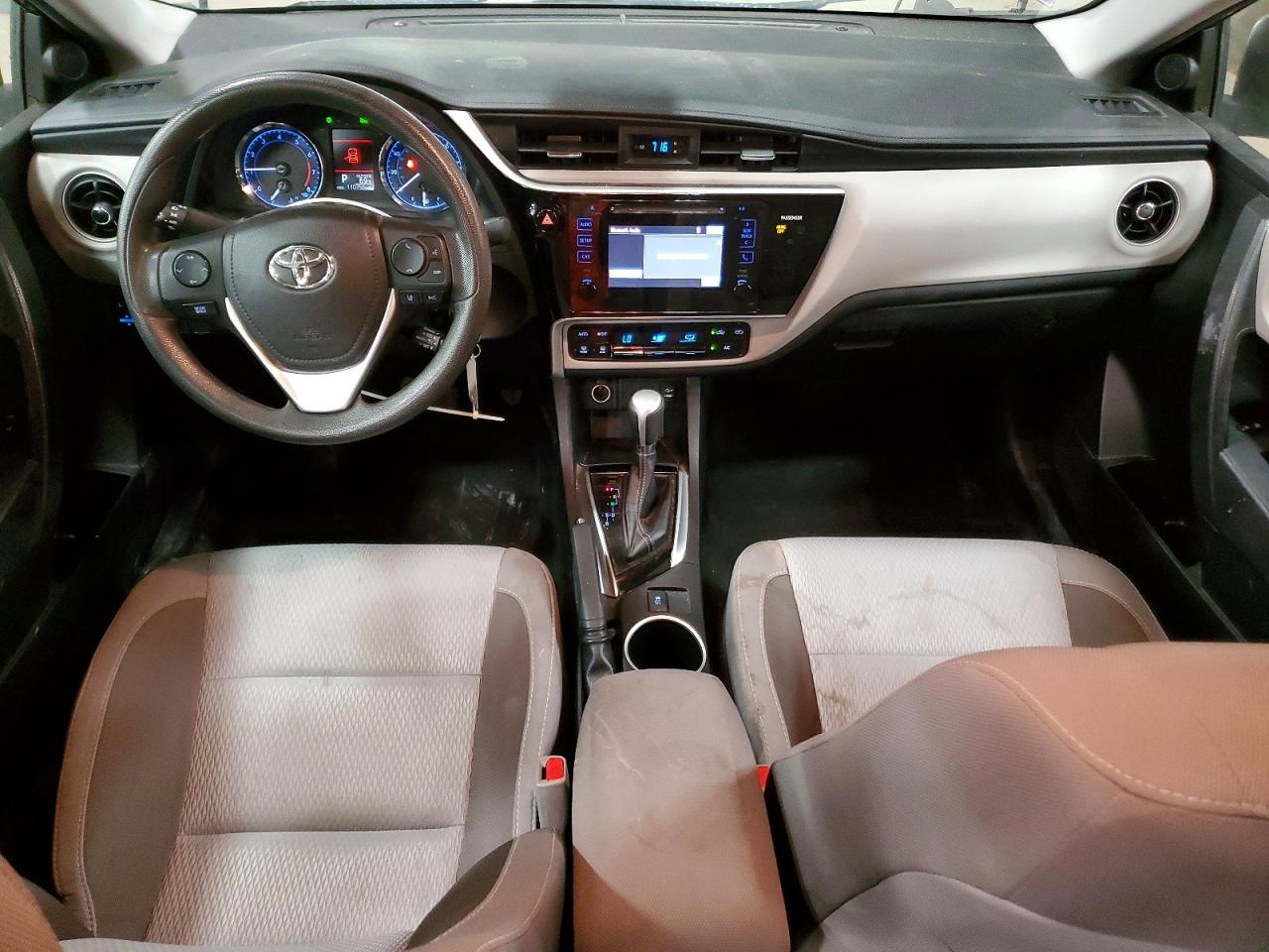 2017 TOYOTA COROLLA LE photo 8