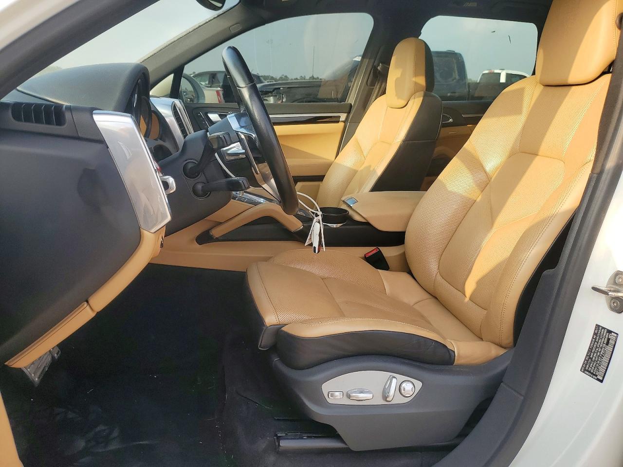2018 PORSCHE CAYENNE SE HYBRID PLATINUM photo 13