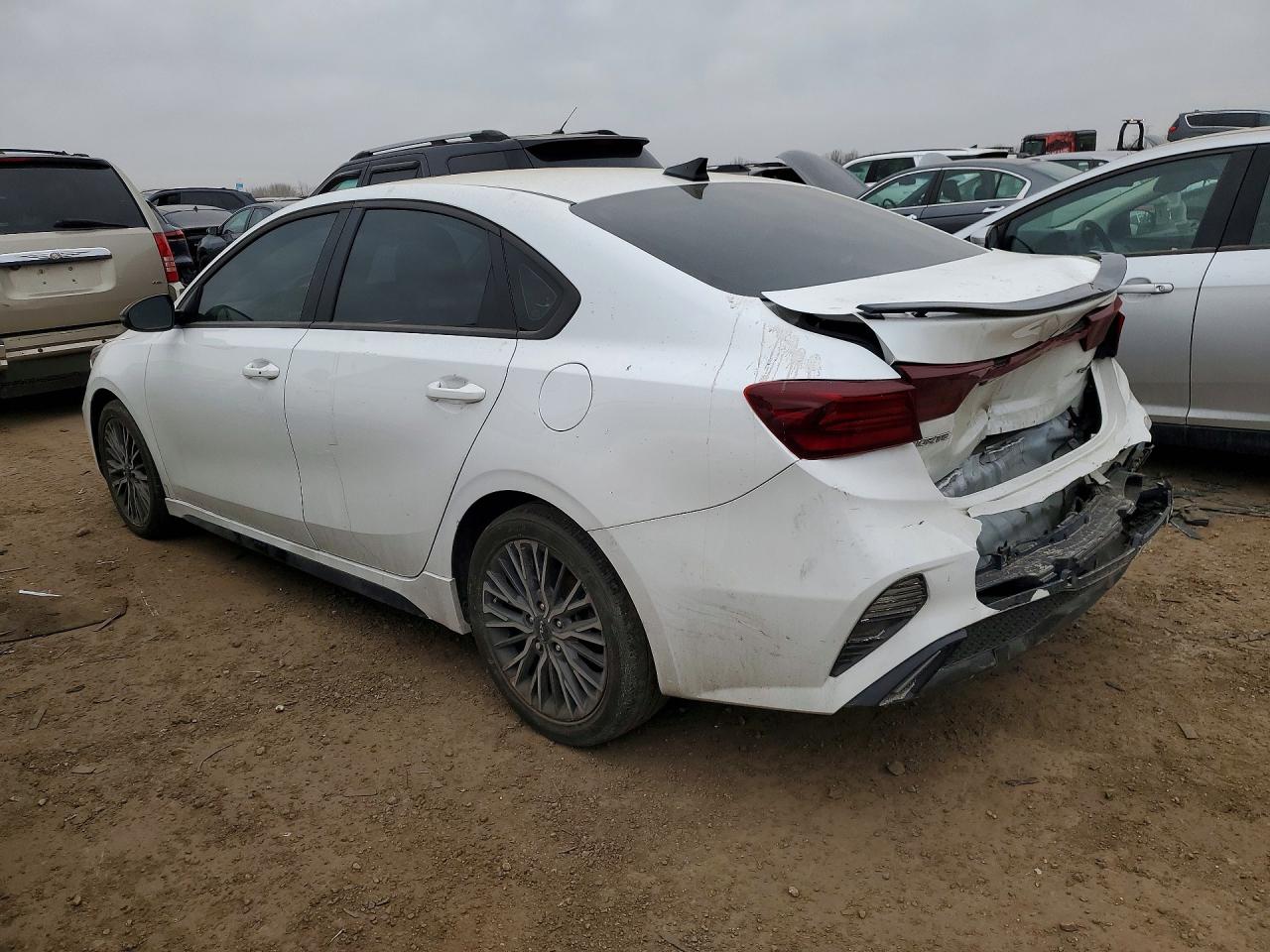 2023 KIA FORTE GT-LINE photo 2