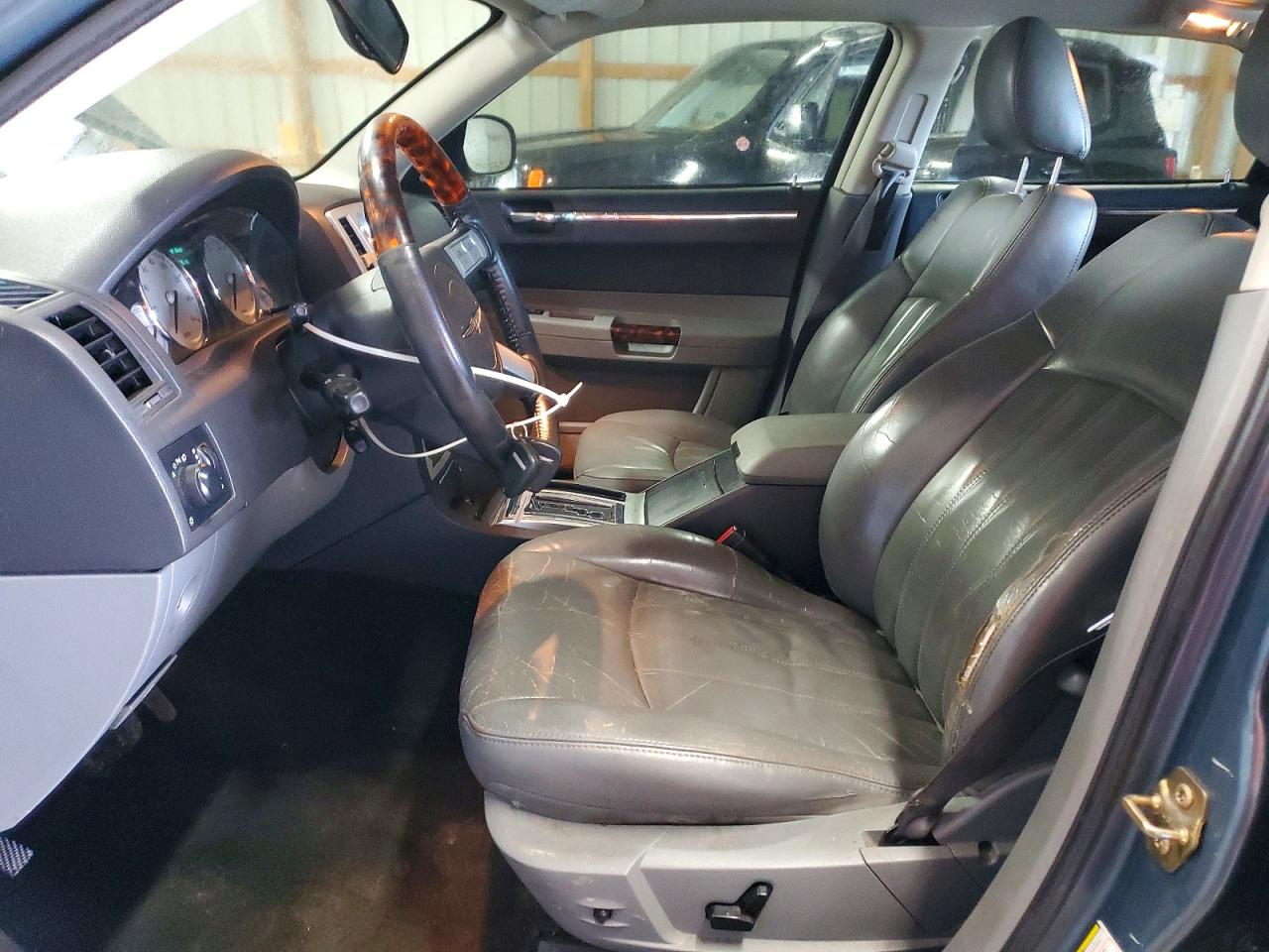 2005 CHRYSLER 300C photo 13