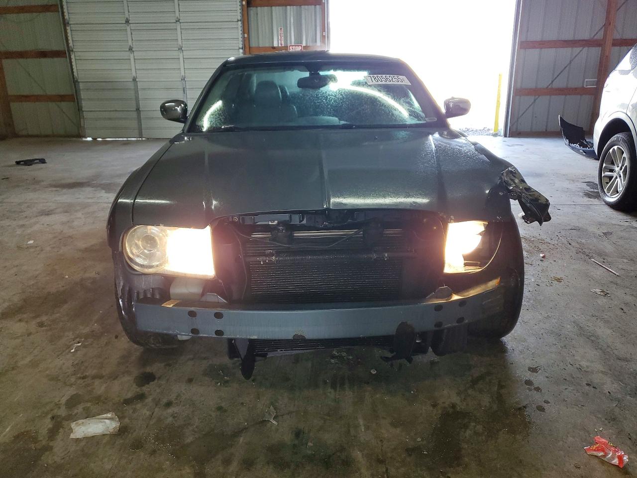 2005 CHRYSLER 300C photo 9