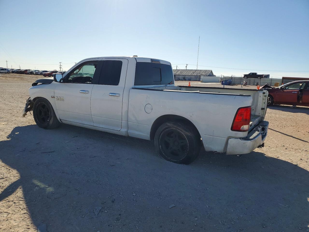 2015 RAM 1500 SLT photo 2