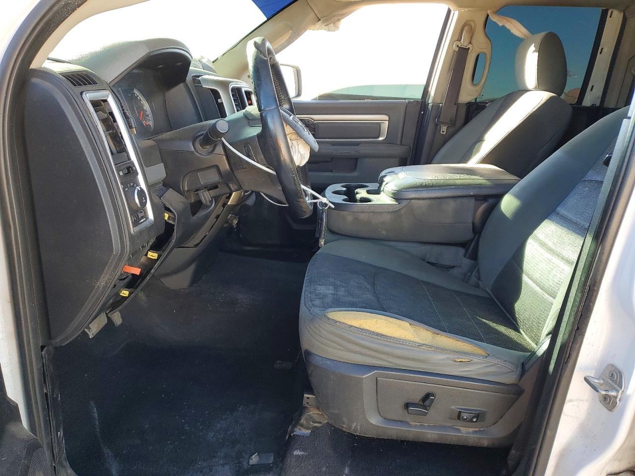 2015 RAM 1500 SLT photo 7