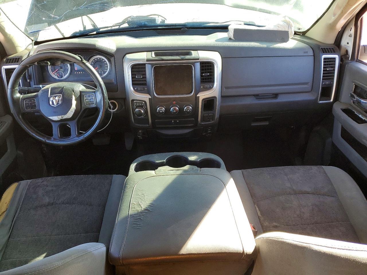 2015 RAM 1500 SLT photo 8
