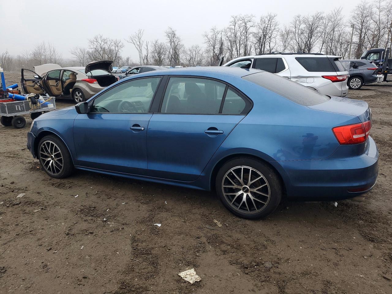 2015 VOLKSWAGEN JETTA BASE photo 2