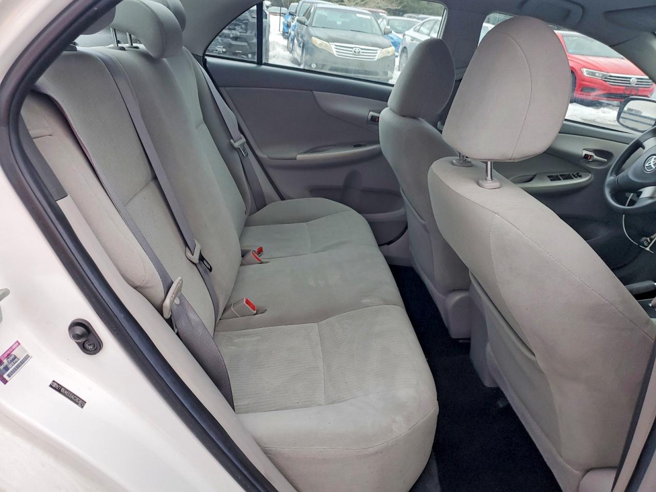 2010 TOYOTA COROLLA photo 28