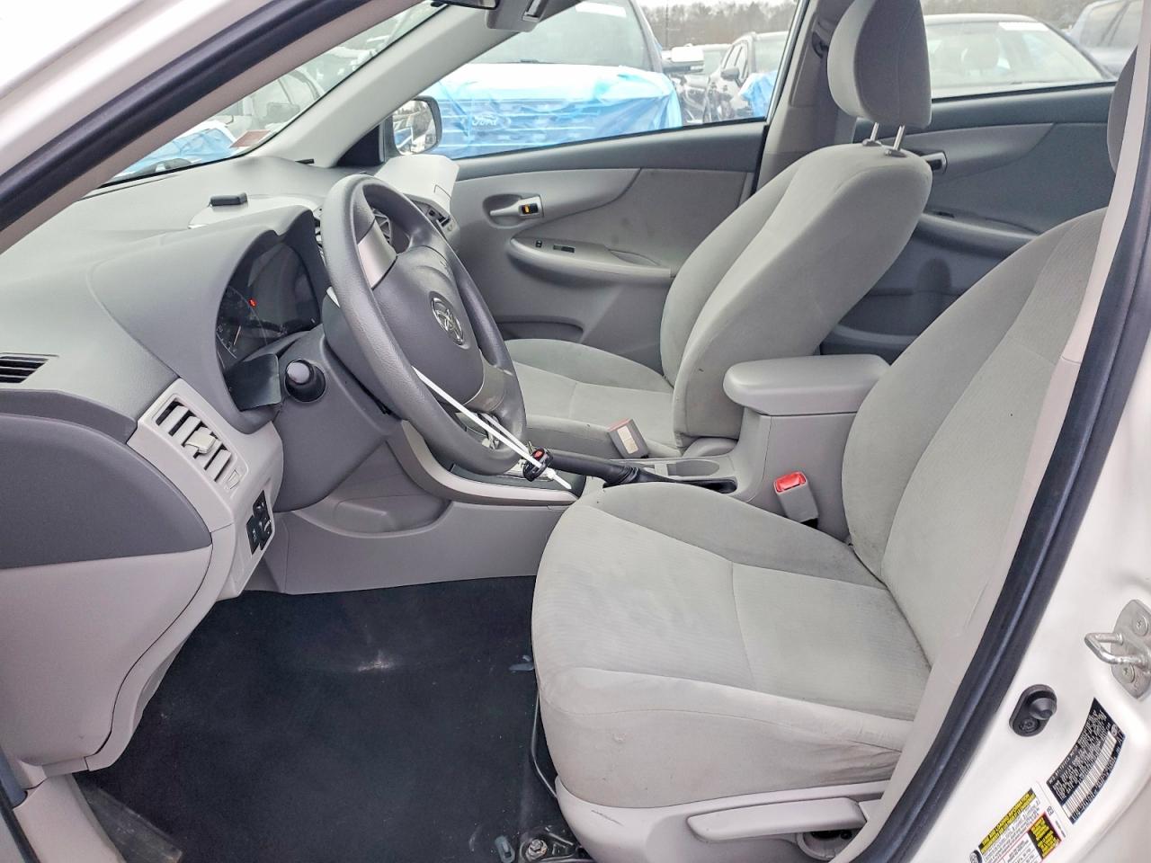 2010 TOYOTA COROLLA photo 19