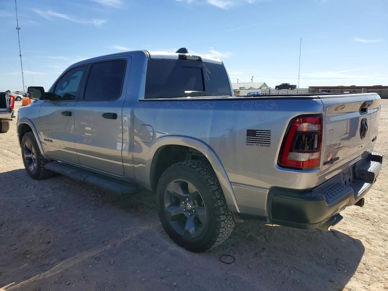 2021 RAM 1500 photo 3