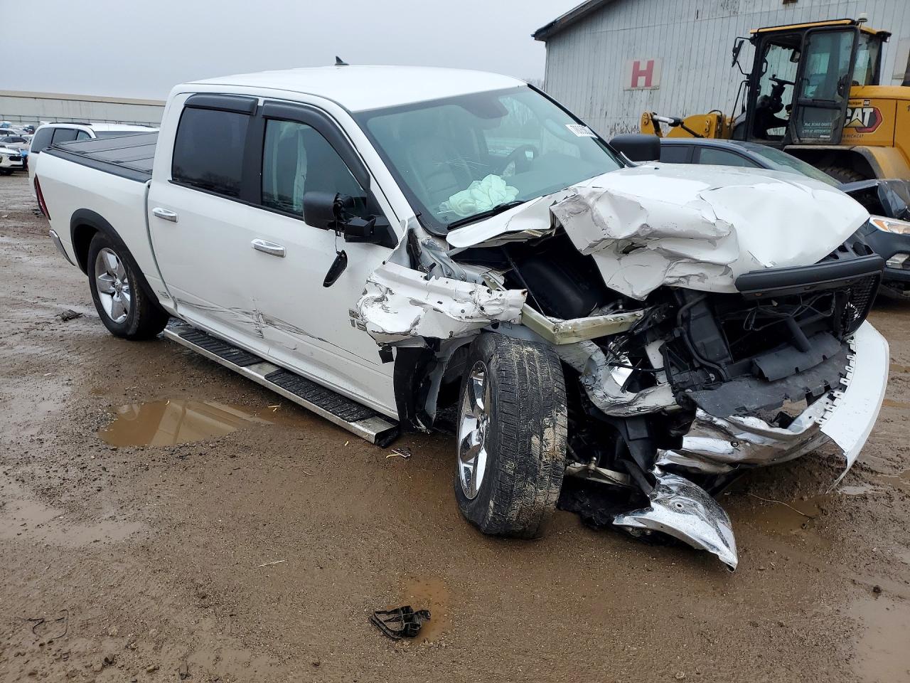2017 RAM 1500 SLT photo 4