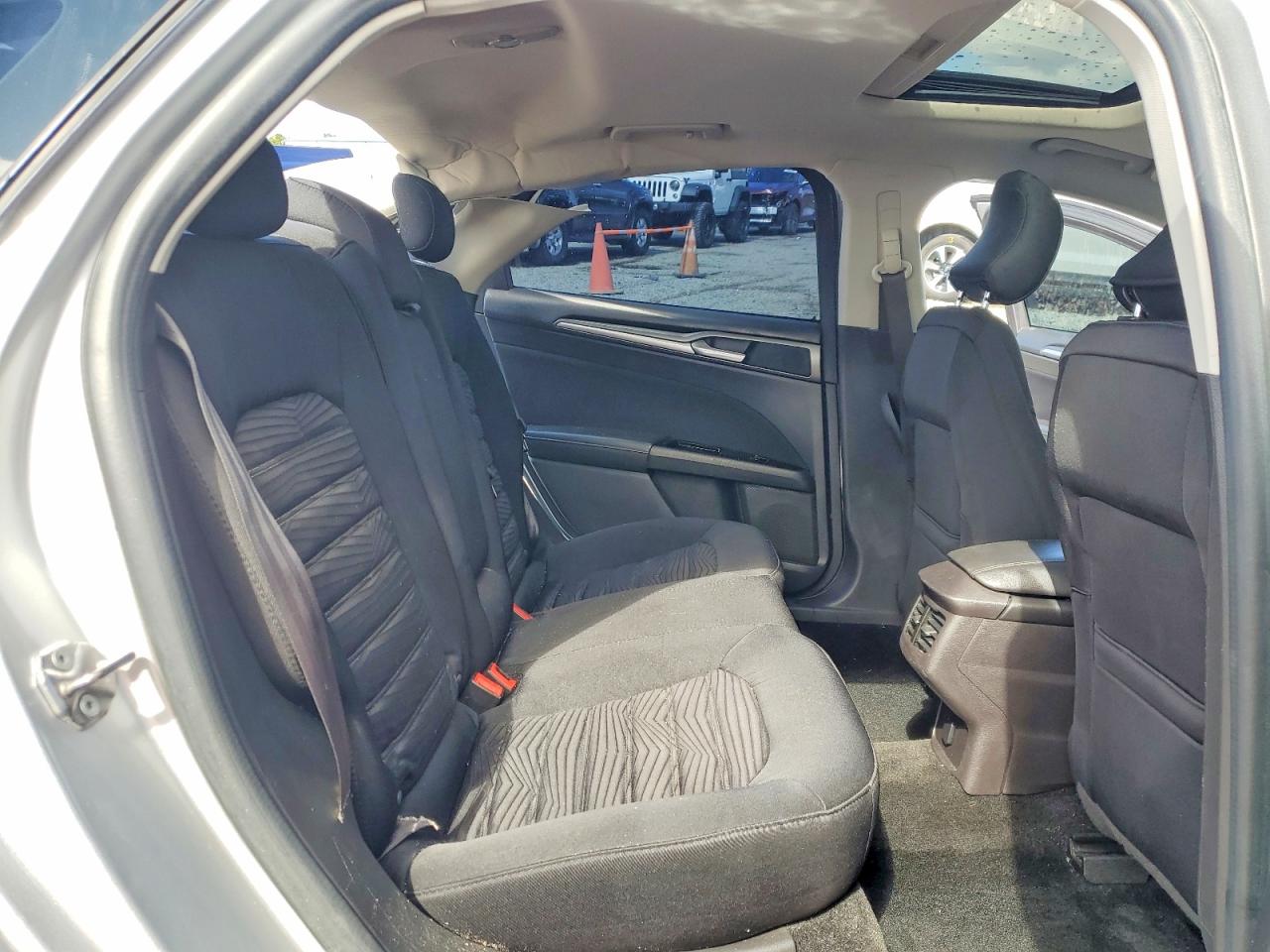 2016 FORD FUSION SE photo 28
