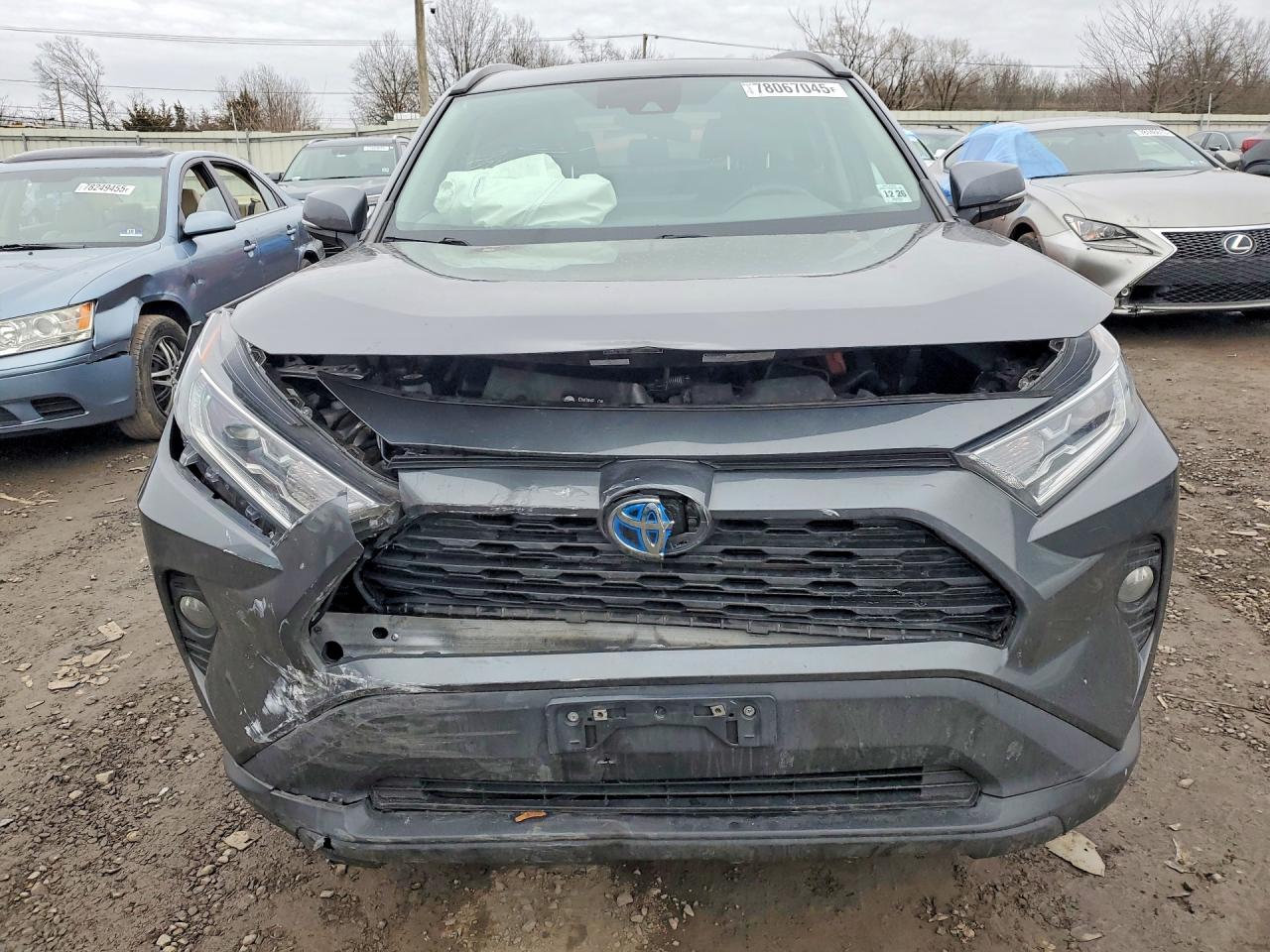 2021 TOYOTA RAV4 XLE photo 9