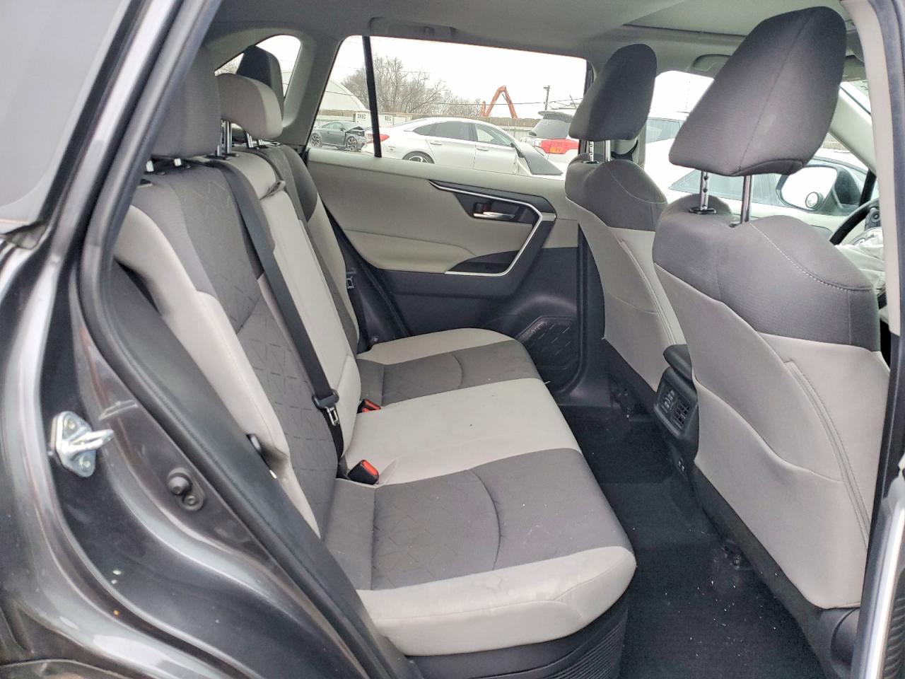 2021 TOYOTA RAV4 XLE photo 21