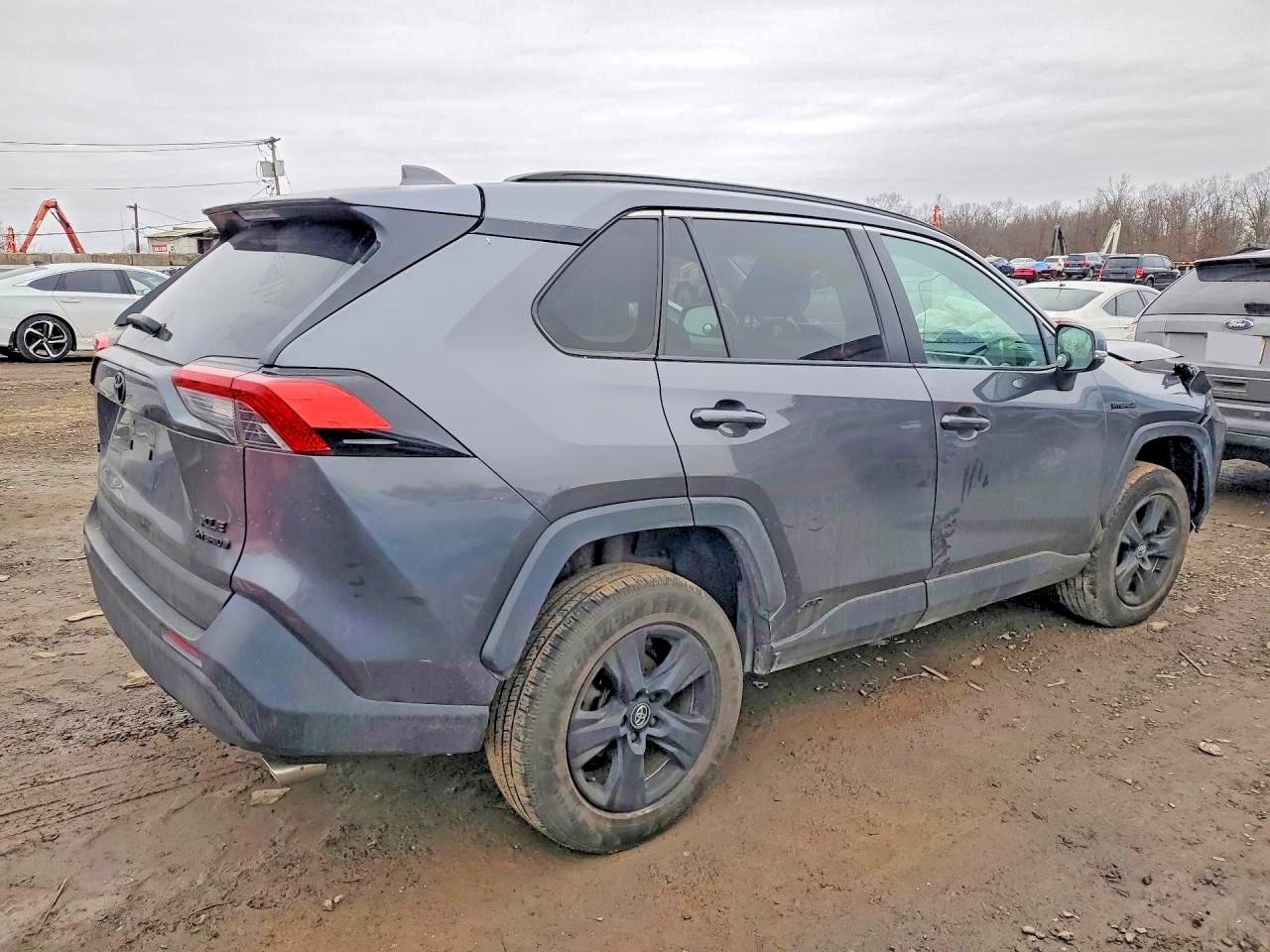 2021 TOYOTA RAV4 XLE photo 5