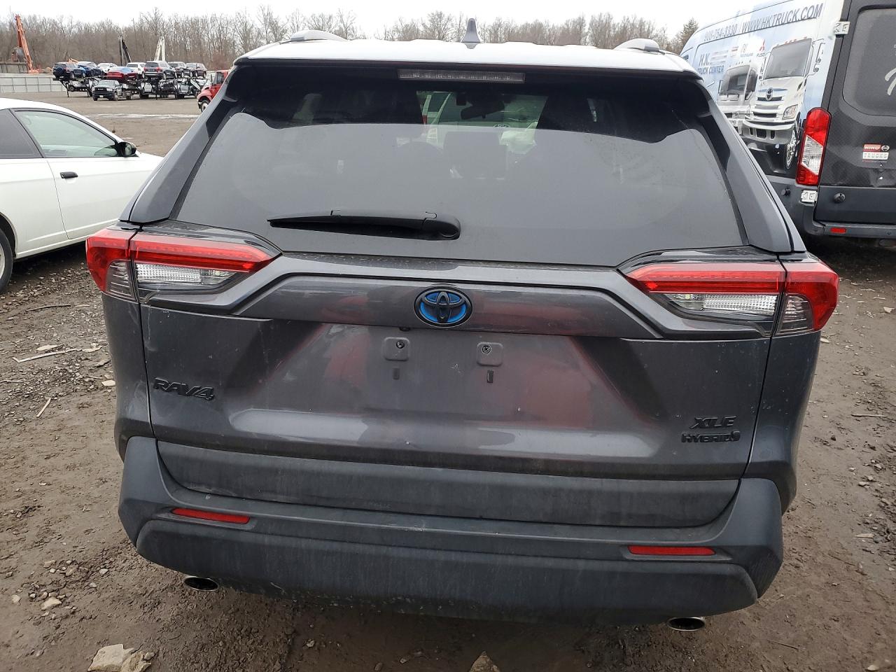 2021 TOYOTA RAV4 XLE photo 11