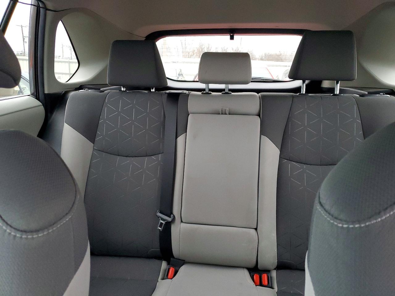 2021 TOYOTA RAV4 XLE photo 19