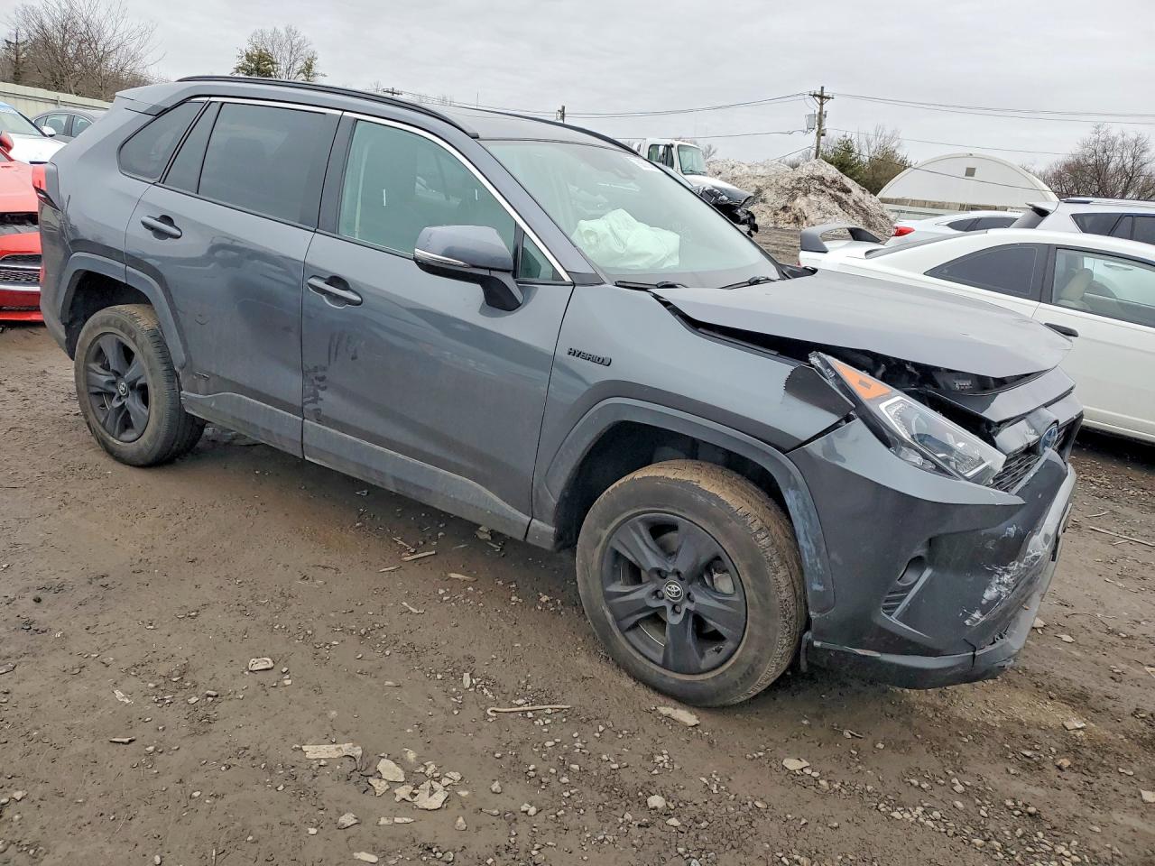 2021 TOYOTA RAV4 XLE photo 7