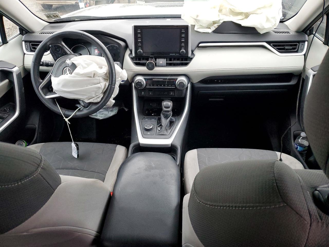 2021 TOYOTA RAV4 XLE photo 15