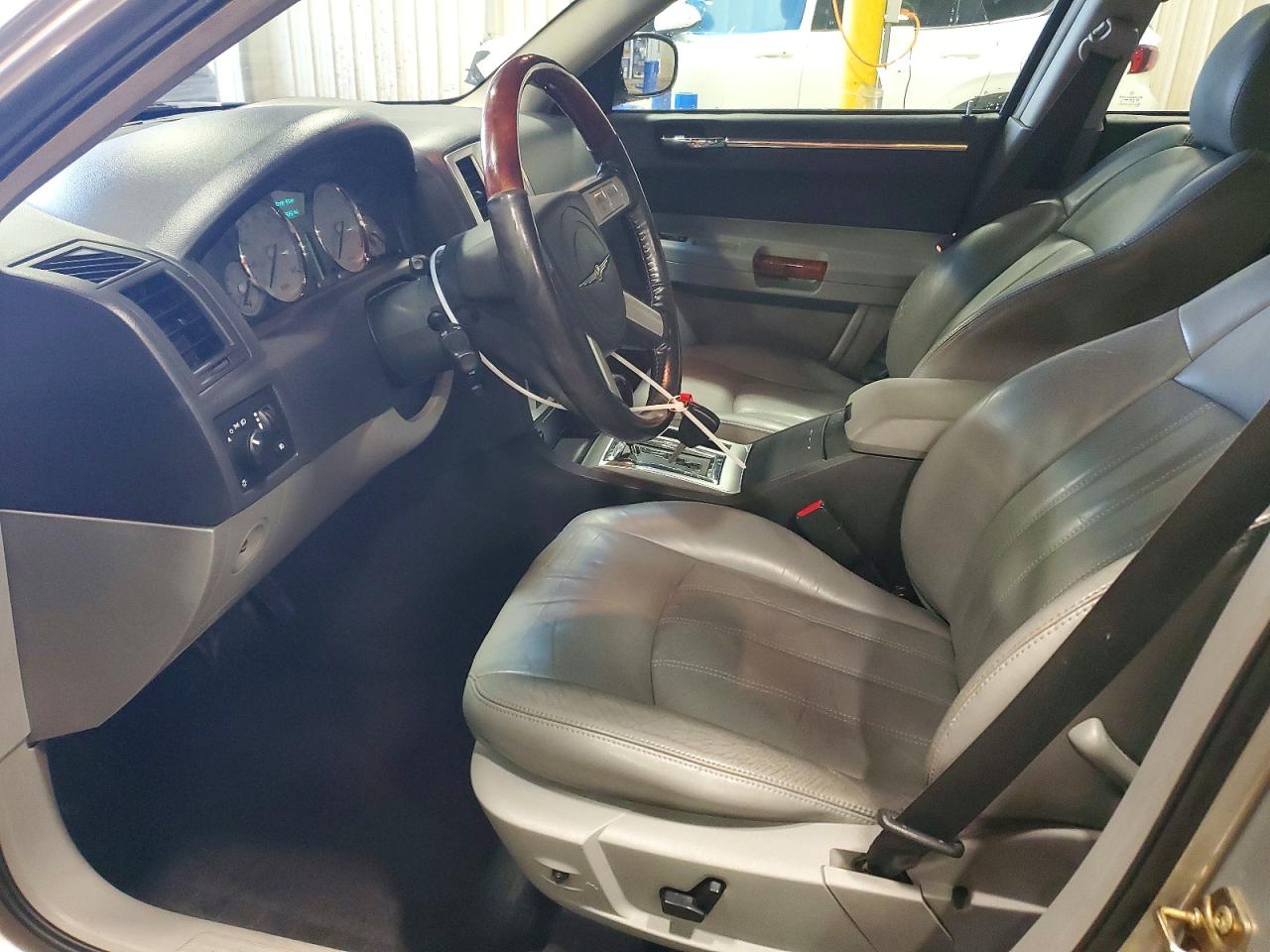 2006 CHRYSLER 300C photo 13