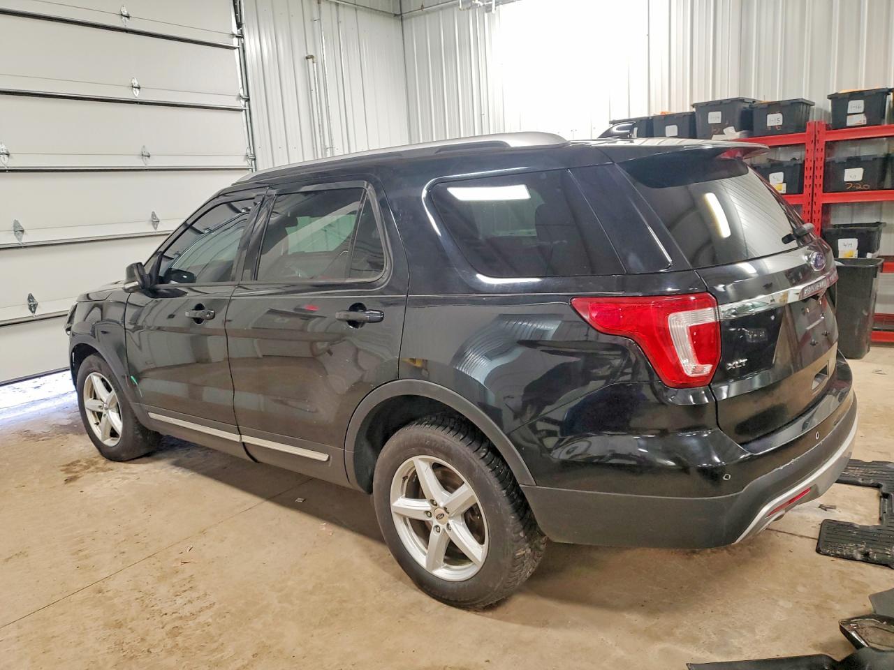 2016 FORD EXPLORER XLT photo 3