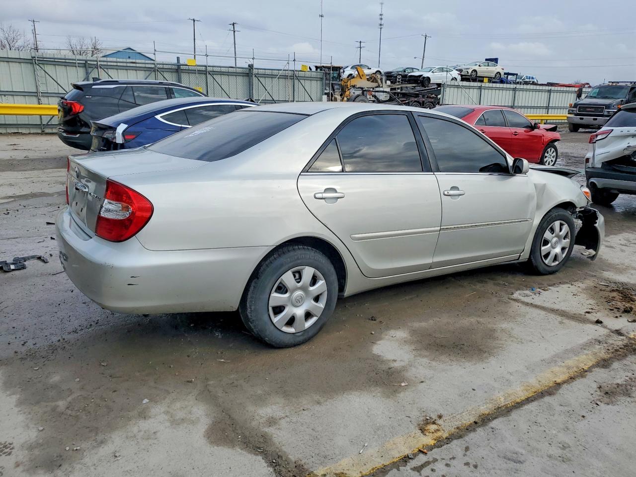 2004 TOYOTA CAMRY LE photo 5
