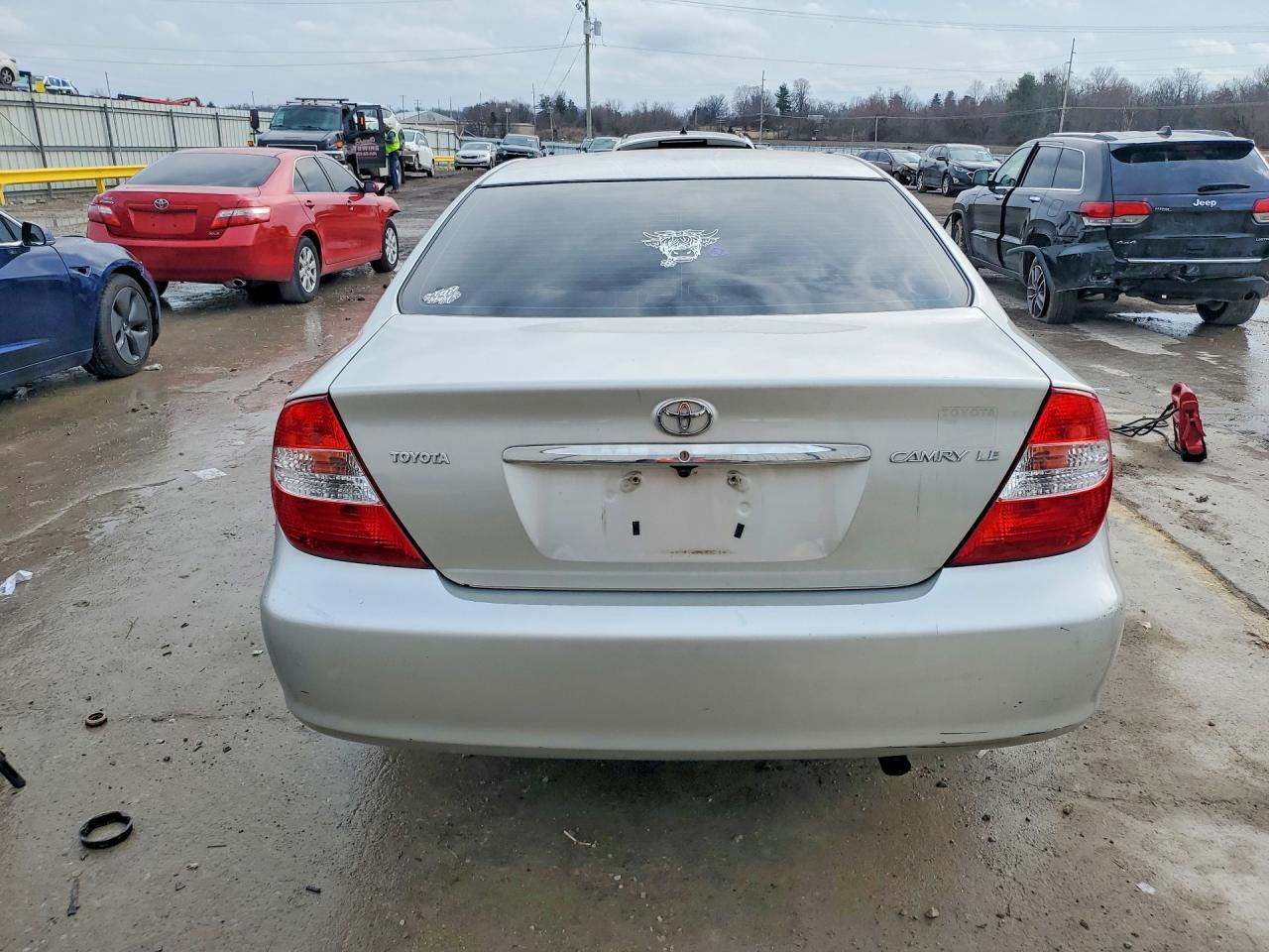 2004 TOYOTA CAMRY LE photo 11