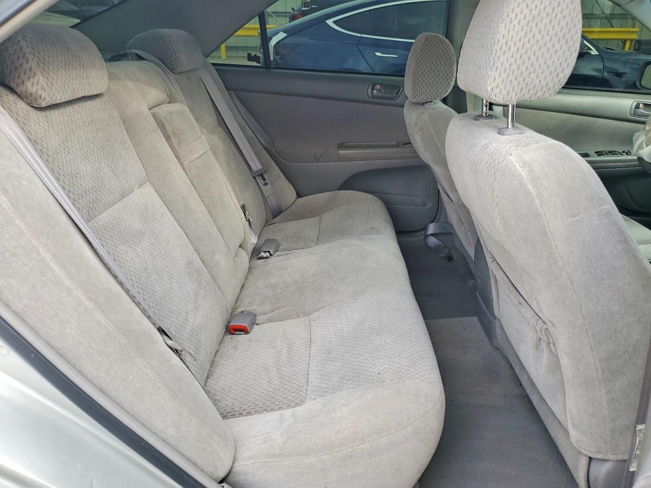 2004 TOYOTA CAMRY LE photo 19