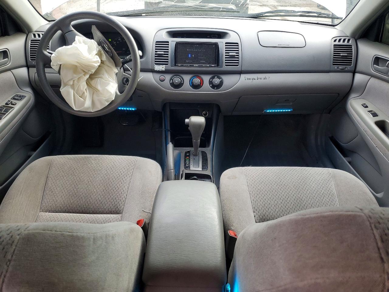 2004 TOYOTA CAMRY LE photo 15