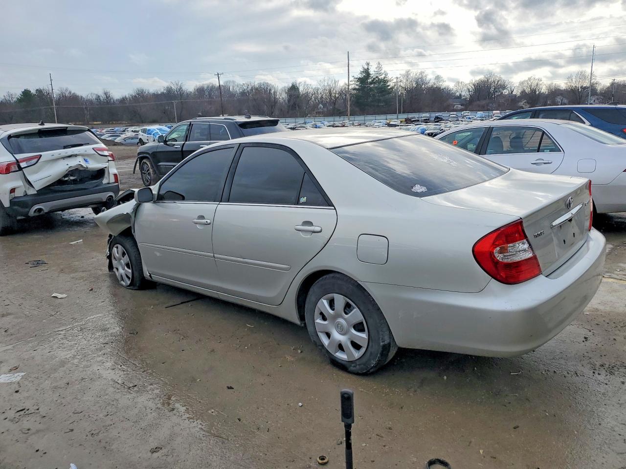 2004 TOYOTA CAMRY LE photo 3